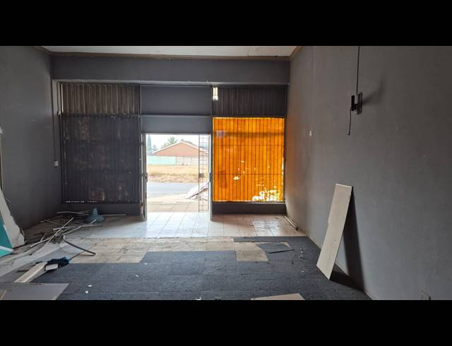 100M² BUSINESS TO LET IN MINNEBRON